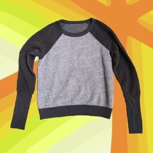 Alo Yoga sweatshirt